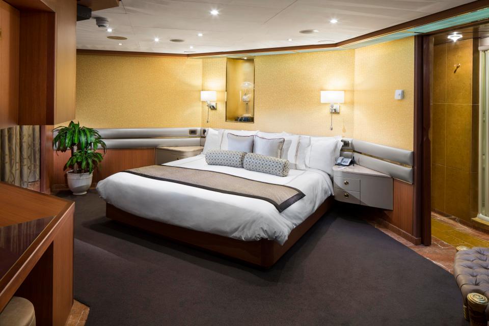 HollandAmerica Westerdam pinnacle.jpg